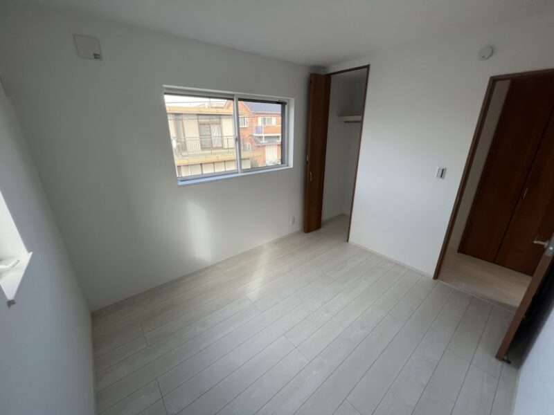 2階5.3帖洋室　全居室にクローゼットがございます！