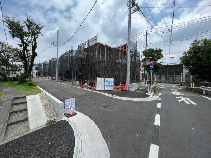 角地で陽当たり、風通し良好です！